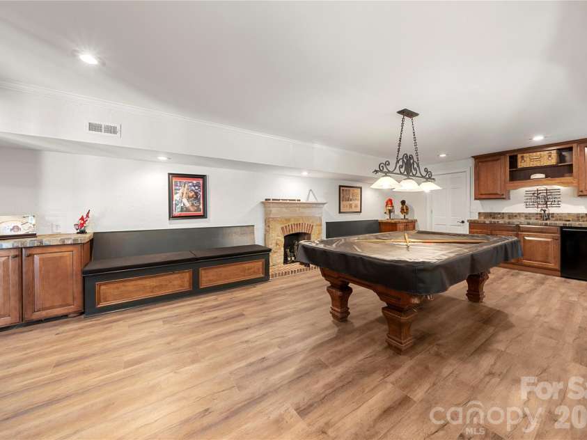 4531 Montibello Drive, Charlotte, NC 28226.  MLS# CAR4381155, YatesRealty ID 23159. 