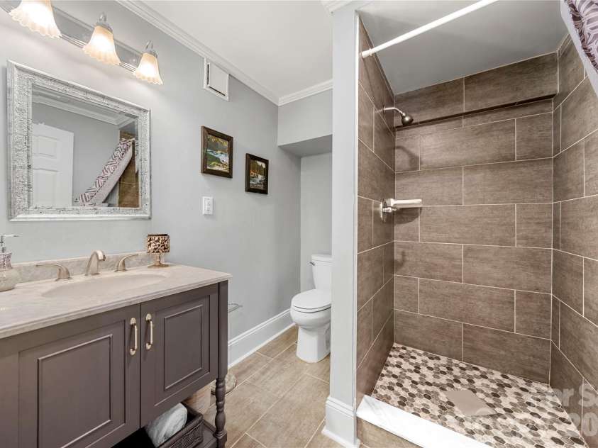 4531 Montibello Drive, Charlotte, NC 28226.  MLS# CAR4381155, YatesRealty ID 23159. 