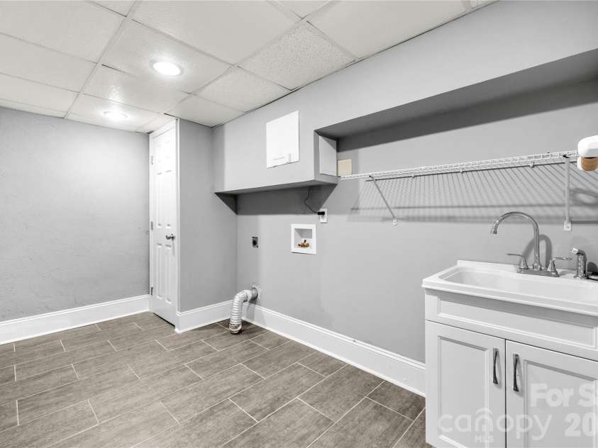 4531 Montibello Drive, Charlotte, NC 28226.  MLS# CAR4381155, YatesRealty ID 23159. 