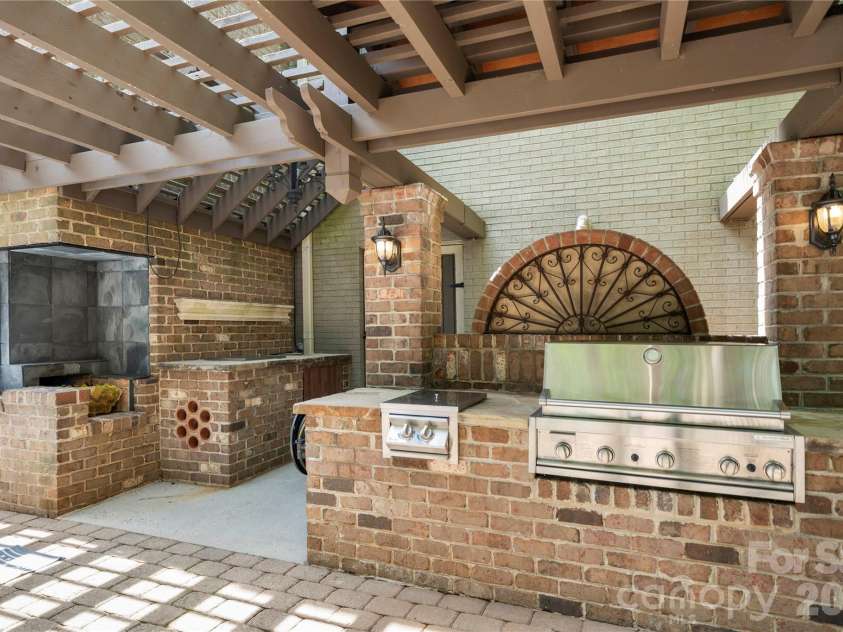 4531 Montibello Drive, Charlotte, NC 28226.  MLS# CAR4381155, YatesRealty ID 23159. 