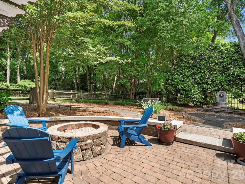 4531 Montibello Drive, Charlotte, NC 28226.  MLS# CAR4381155, YatesRealty ID 23159. 