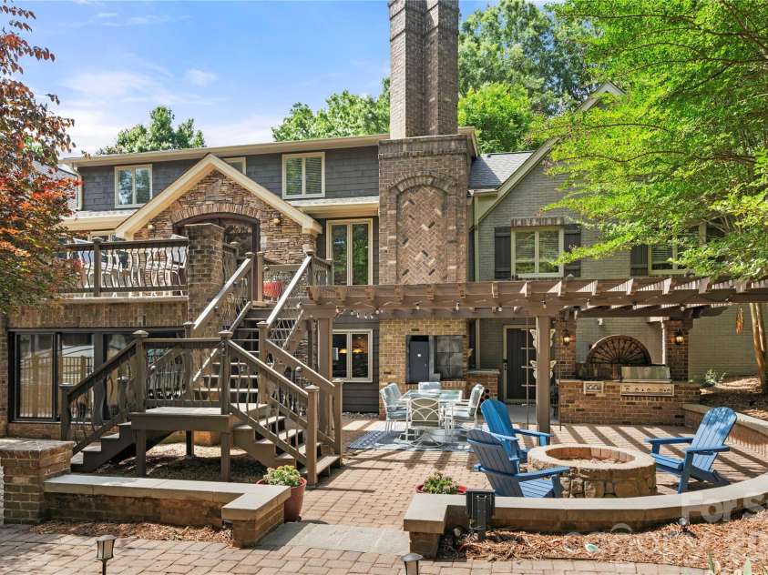 4531 Montibello Drive, Charlotte, NC 28226.  MLS# CAR4381155, YatesRealty ID 23159. 
