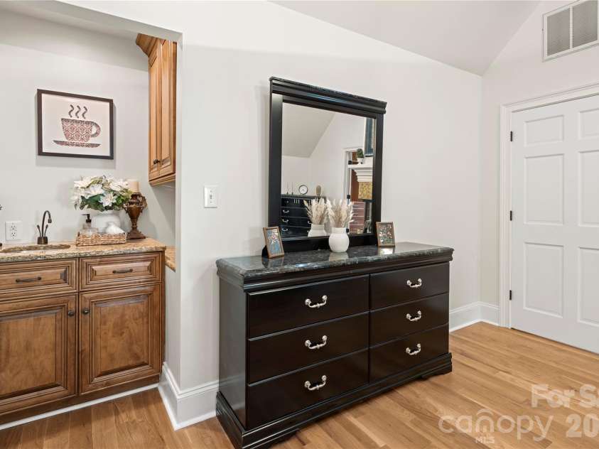 4531 Montibello Drive, Charlotte, NC 28226.  MLS# CAR4381155, YatesRealty ID 23159. 