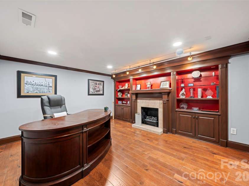 4531 Montibello Drive, Charlotte, NC 28226.  MLS# CAR4381155, YatesRealty ID 23159. 