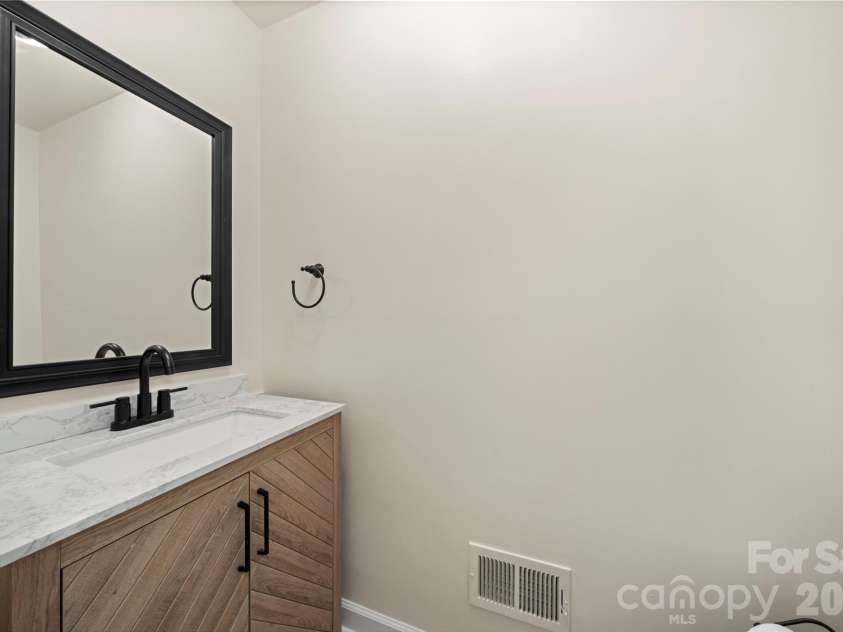 4531 Montibello Drive, Charlotte, NC 28226.  MLS# CAR4381155, YatesRealty ID 23159. Main level renovated half bath