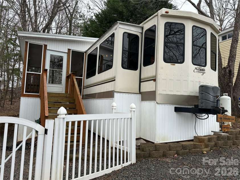 112 Sparrow Lane, New London, NC 28127.  MLS# CAR4335850, YatesRealty ID 2316. 