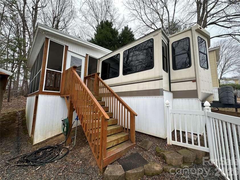 112 Sparrow Lane, New London, NC 28127.  MLS# CAR4335850, YatesRealty ID 2316. 