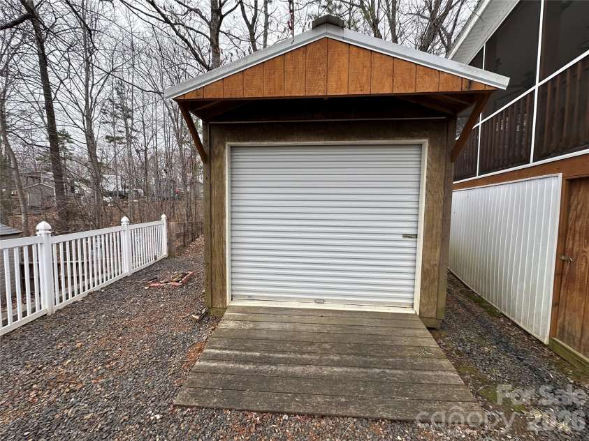 112 Sparrow Lane, New London, NC 28127.  MLS# CAR4335850, YatesRealty ID 2316. 