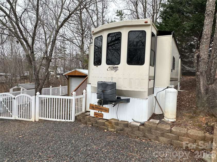 112 Sparrow Lane, New London, NC 28127.  MLS# CAR4335850, YatesRealty ID 2316. 