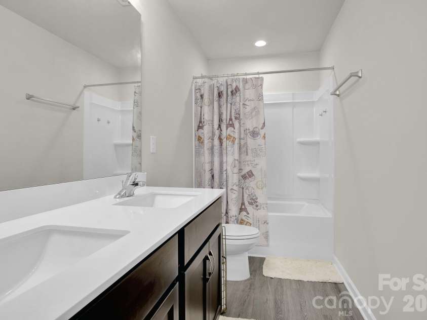 865 Old Linwood Road, Lexington, NC 27292.  MLS# CAR4340642, YatesRealty ID 2316. Common Bathroom - upper #1