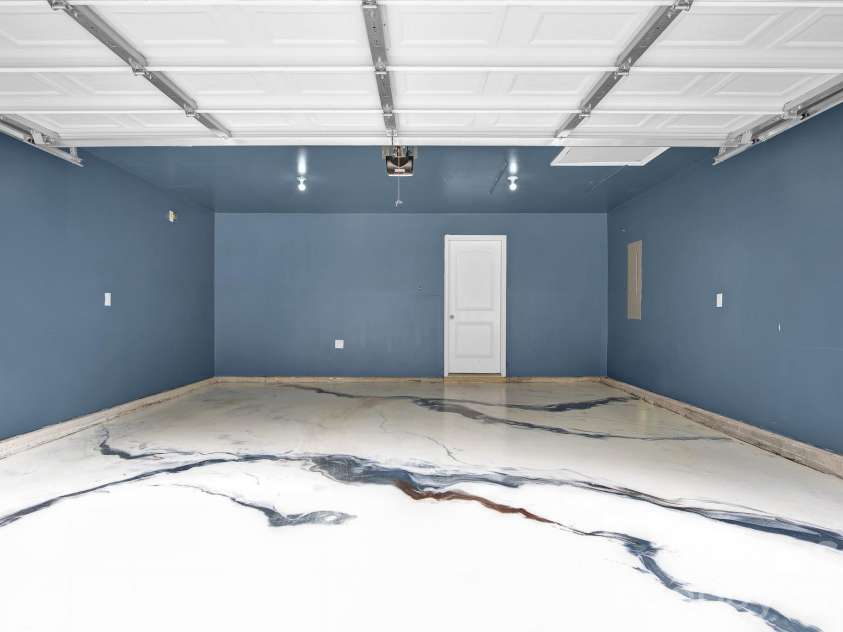 865 Old Linwood Road, Lexington, NC 27292.  MLS# CAR4340642, YatesRealty ID 2316. Garage - view 1