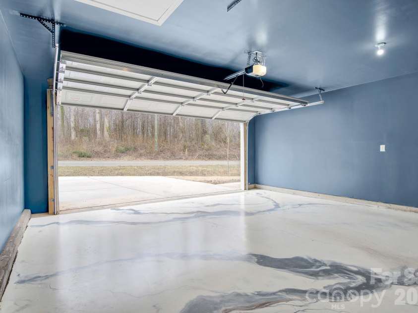865 Old Linwood Road, Lexington, NC 27292.  MLS# CAR4340642, YatesRealty ID 2316. Garage - view 2