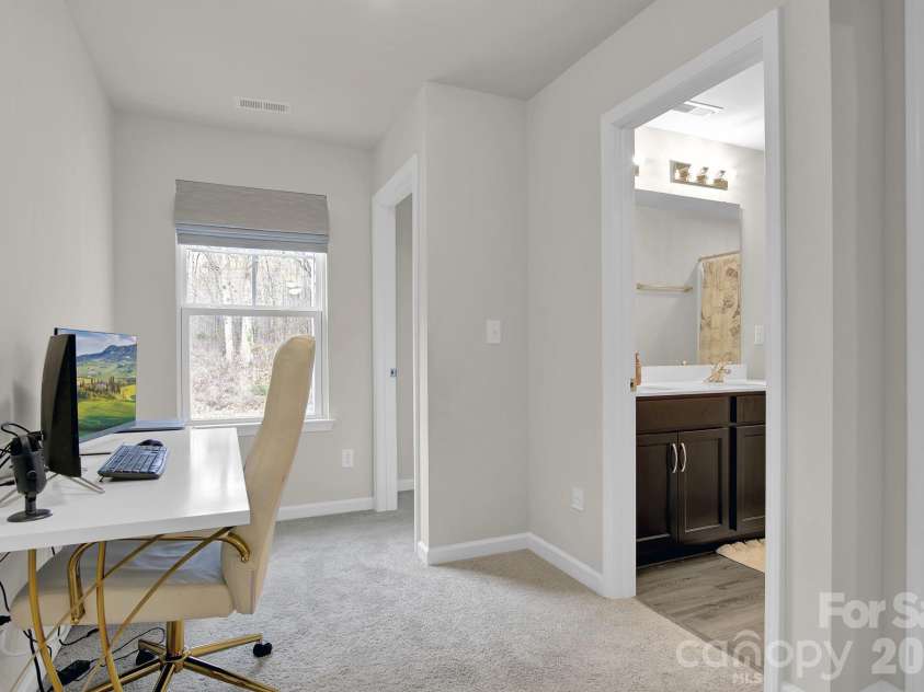 865 Old Linwood Road, Lexington, NC 27292.  MLS# CAR4340642, YatesRealty ID 2316. Upper Landing - view 2
