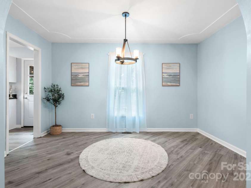 3884 Snider Circle, Hickory, NC 28602.  MLS# CAR4305149, YatesRealty ID 23160. 