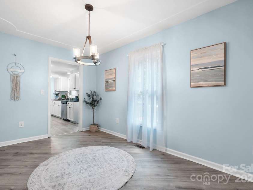 3884 Snider Circle, Hickory, NC 28602.  MLS# CAR4305149, YatesRealty ID 23160. 