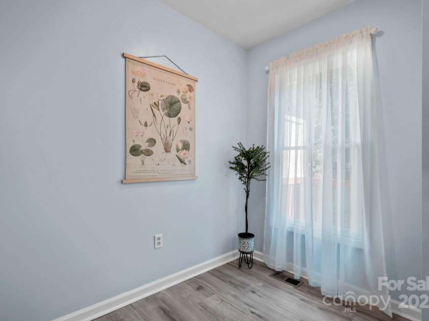 3884 Snider Circle, Hickory, NC 28602.  MLS# CAR4305149, YatesRealty ID 23160. 