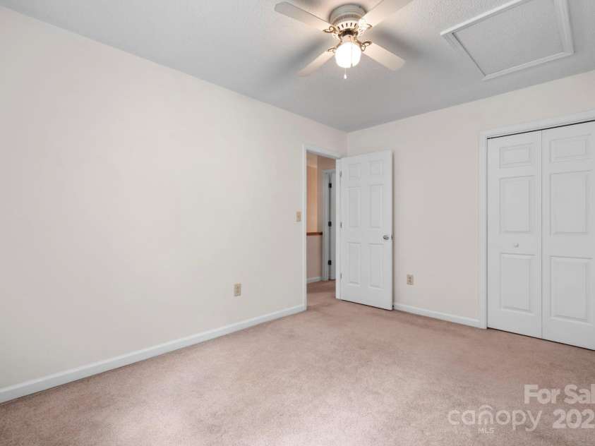 3884 Snider Circle, Hickory, NC 28602.  MLS# CAR4305149, YatesRealty ID 23160. 