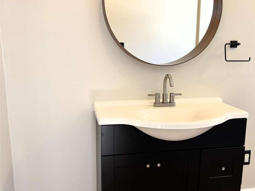 339 Mayflower Avenue, Cramerton, NC 28032.  MLS# CAR4270605, YatesRealty ID 23161. Bathroom