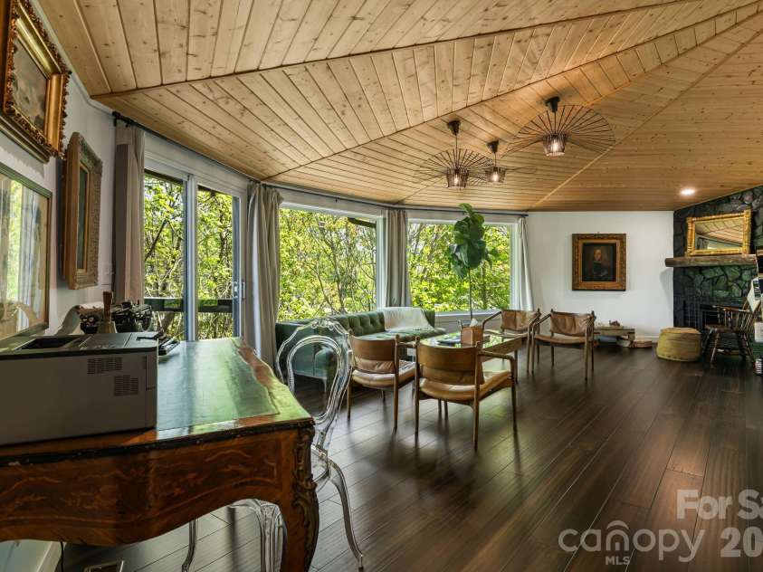 1 Patton Circle, Asheville, NC 28804.  MLS# CAR4375431, YatesRealty ID 23162. 