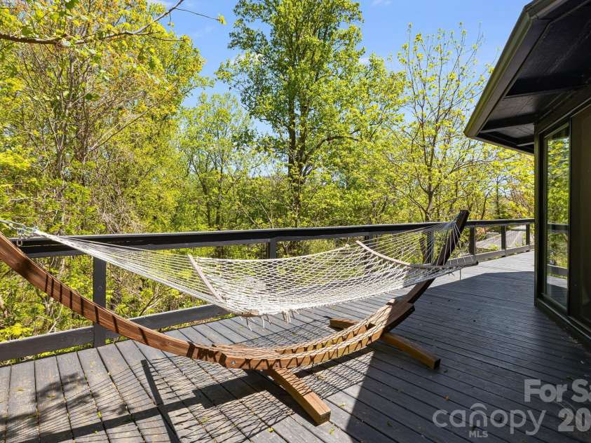 1 Patton Circle, Asheville, NC 28804.  MLS# CAR4375431, YatesRealty ID 23162. 