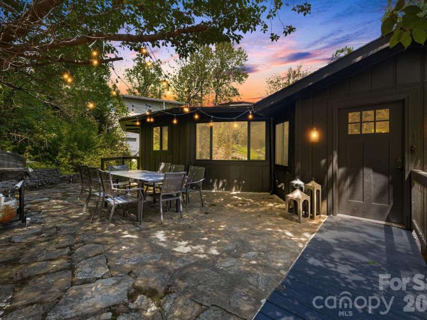 1 Patton Circle, Asheville, NC 28804.  MLS# CAR4375431, YatesRealty ID 23162. 