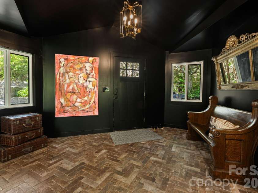 1 Patton Circle, Asheville, NC 28804.  MLS# CAR4375431, YatesRealty ID 23162. 