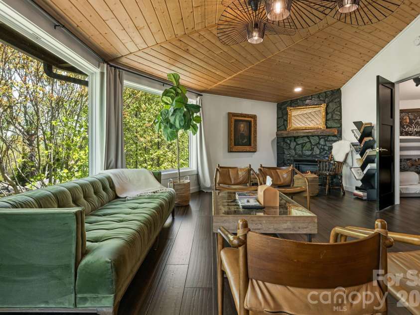 1 Patton Circle, Asheville, NC 28804.  MLS# CAR4375431, YatesRealty ID 23162. 