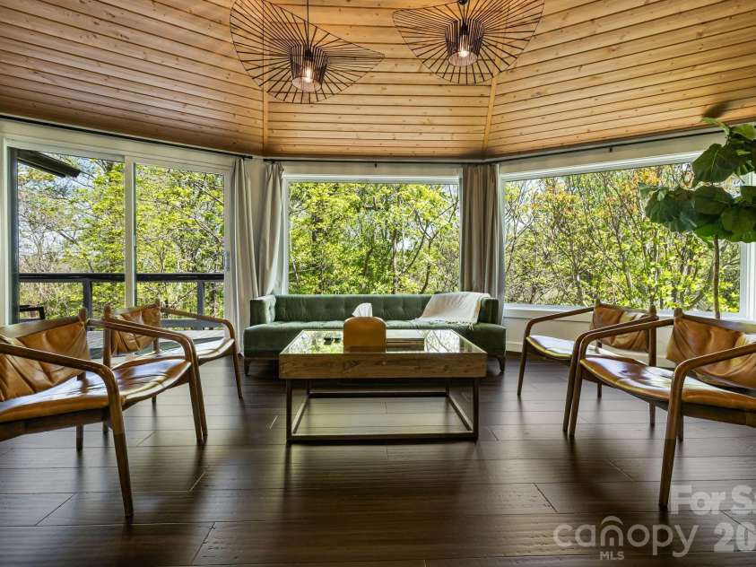 1 Patton Circle, Asheville, NC 28804.  MLS# CAR4375431, YatesRealty ID 23162. 