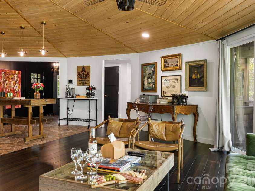 1 Patton Circle, Asheville, NC 28804.  MLS# CAR4375431, YatesRealty ID 23162. 
