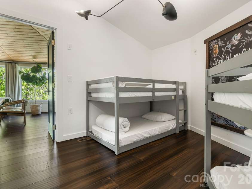 1 Patton Circle, Asheville, NC 28804.  MLS# CAR4375431, YatesRealty ID 23162. 