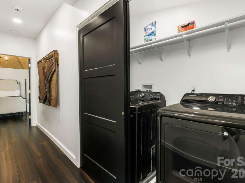1 Patton Circle, Asheville, NC 28804.  MLS# CAR4375431, YatesRealty ID 23162. 