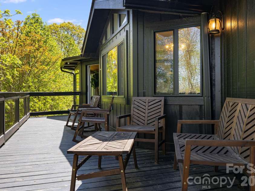 1 Patton Circle, Asheville, NC 28804.  MLS# CAR4375431, YatesRealty ID 23162. 