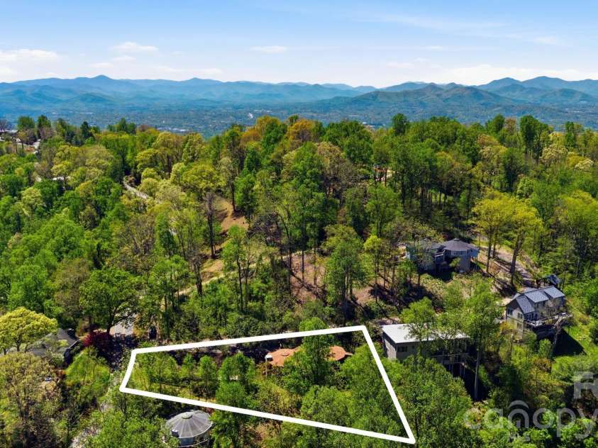 1 Patton Circle, Asheville, NC 28804.  MLS# CAR4375431, YatesRealty ID 23162. 