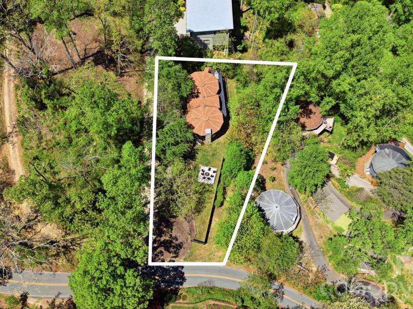 1 Patton Circle, Asheville, NC 28804.  MLS# CAR4375431, YatesRealty ID 23162. 