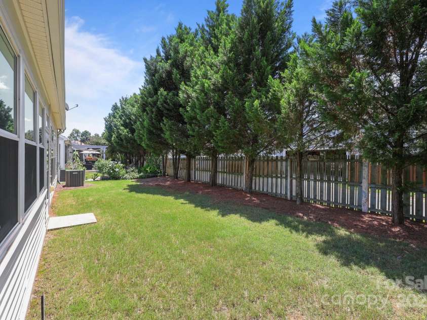 5238 Prosperity View Drive, Charlotte, NC 28269.  MLS# CAR4270612, YatesRealty ID 23162. 
