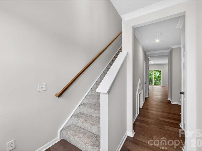 6025 Longar Lane, Charlotte, NC 28269.  MLS# CAR4376910, YatesRealty ID 23163. Foyer