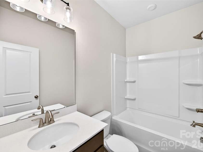 6025 Longar Lane, Charlotte, NC 28269.  MLS# CAR4376910, YatesRealty ID 23163. Secondary bathroom