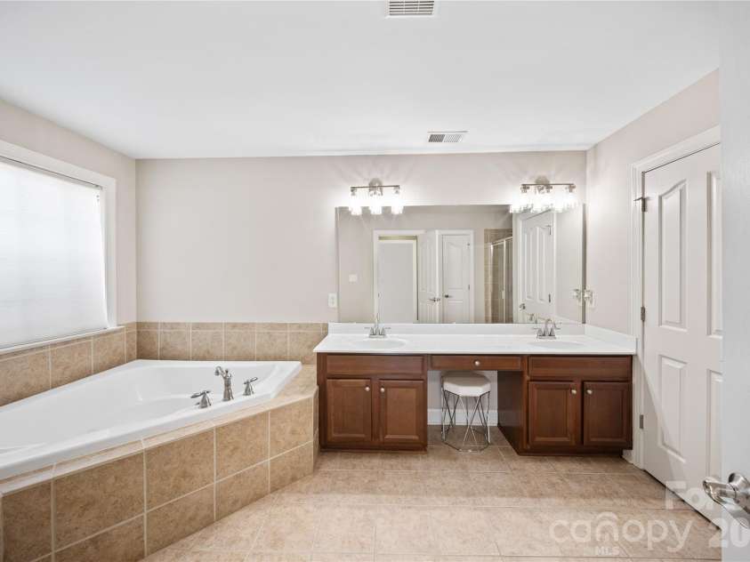 14825 Capricorn Lane, Charlotte, NC 28277.  MLS# CAR4381245, YatesRealty ID 23164. Primary Bathroom
