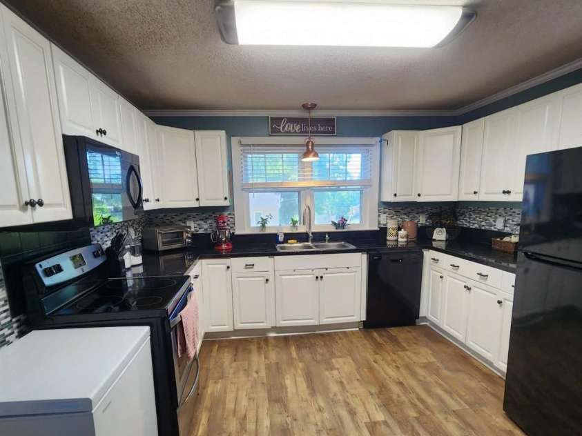 222 Carrie Drive, Oakboro, NC 28129.  MLS# CAR4378806, YatesRealty ID 23165. Open Kitchen