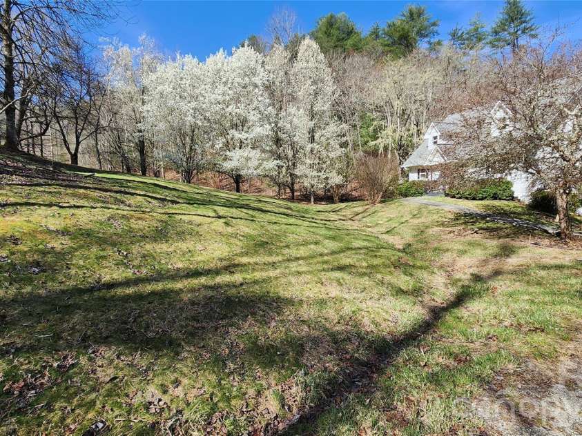 360 River Cove Lane, Hayesville, NC 28904.  MLS# CAR4383418, YatesRealty ID 23166. Big front yard