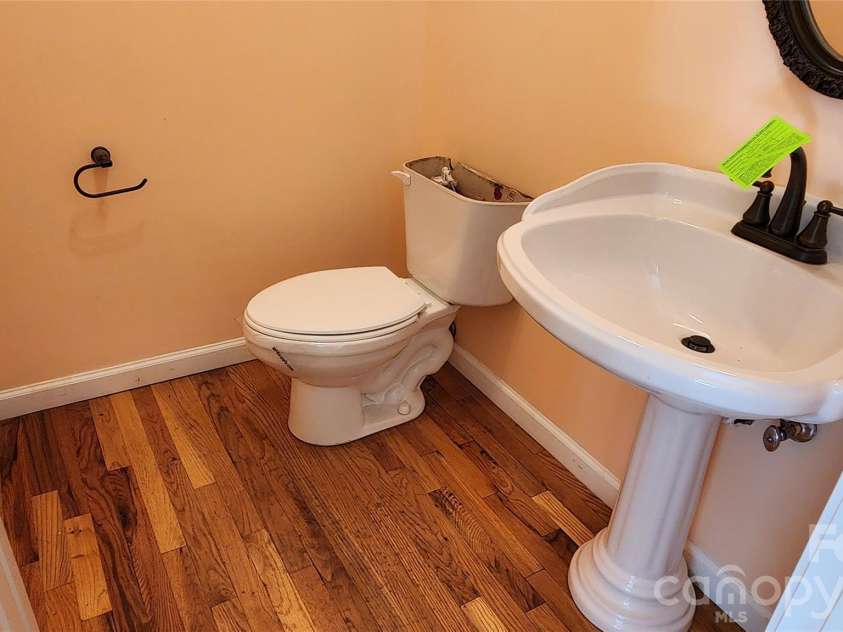 360 River Cove Lane, Hayesville, NC 28904.  MLS# CAR4383418, YatesRealty ID 23166. Half bath in foyer