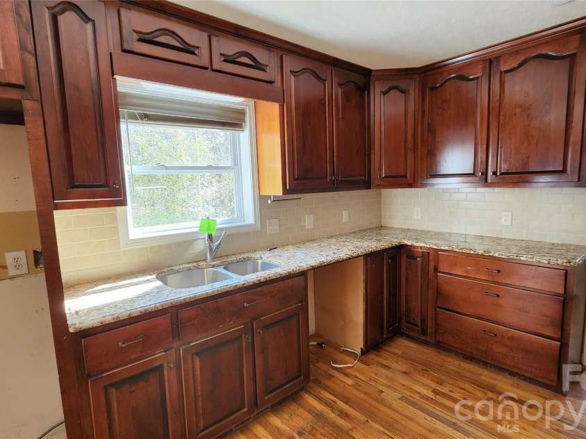 360 River Cove Lane, Hayesville, NC 28904.  MLS# CAR4383418, YatesRealty ID 23166. Spacious Kitchen