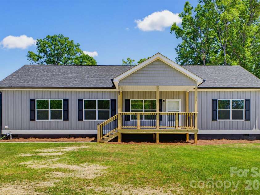 109 Sarah Avenue, Newton, NC 28658.  MLS# CAR4383334, YatesRealty ID 23167. 