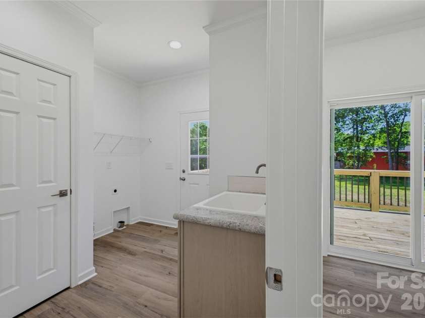 109 Sarah Avenue, Newton, NC 28658.  MLS# CAR4383334, YatesRealty ID 23167. 