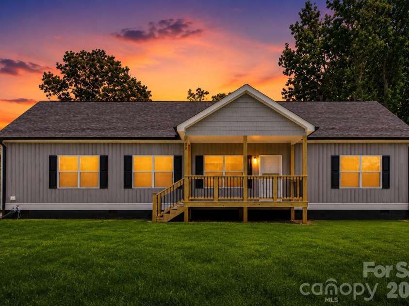 109 Sarah Avenue, Newton, NC 28658.  MLS# CAR4383334, YatesRealty ID 23167. 