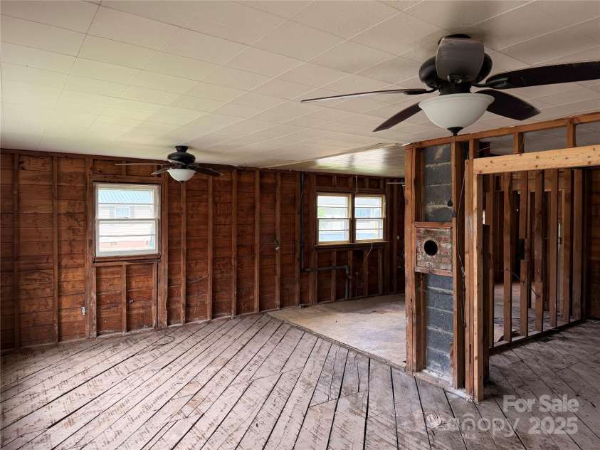 233 Rogers Street, Waynesville, NC 28786.  MLS# CAR4274269, YatesRealty ID 23167. 