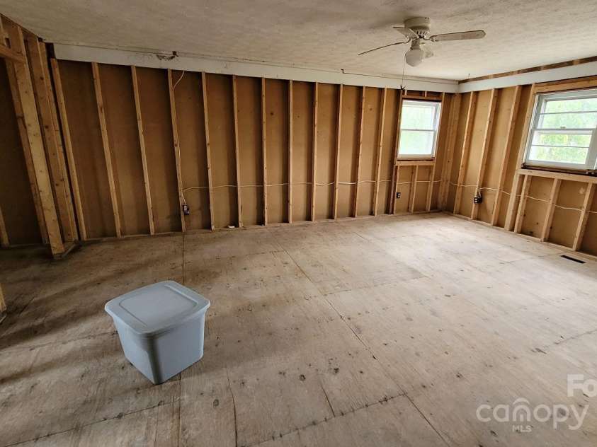 233 Rogers Street, Waynesville, NC 28786.  MLS# CAR4274269, YatesRealty ID 23167. 