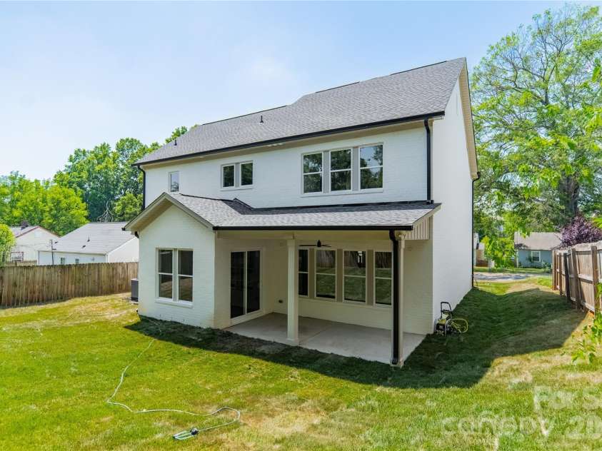 2648 Roslyn Avenue, Charlotte, NC 28208.  MLS# CAR4382622, YatesRealty ID 23168. 