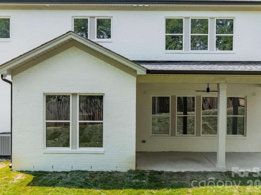 2648 Roslyn Avenue, Charlotte, NC 28208.  MLS# CAR4382622, YatesRealty ID 23168. 