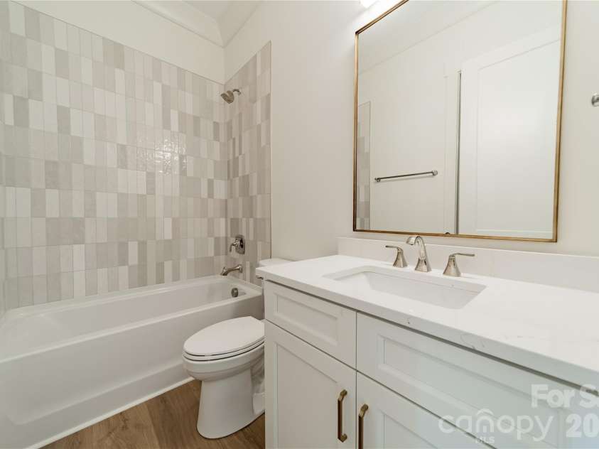 2648 Roslyn Avenue, Charlotte, NC 28208.  MLS# CAR4382622, YatesRealty ID 23168. 